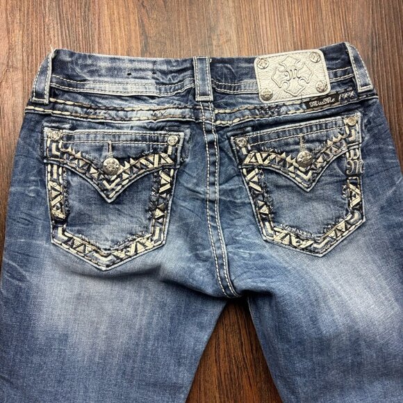Miss Me Signature Crop Jeans Rhinestone Distressed Light Wash Size 29 - Picture 4 of 13